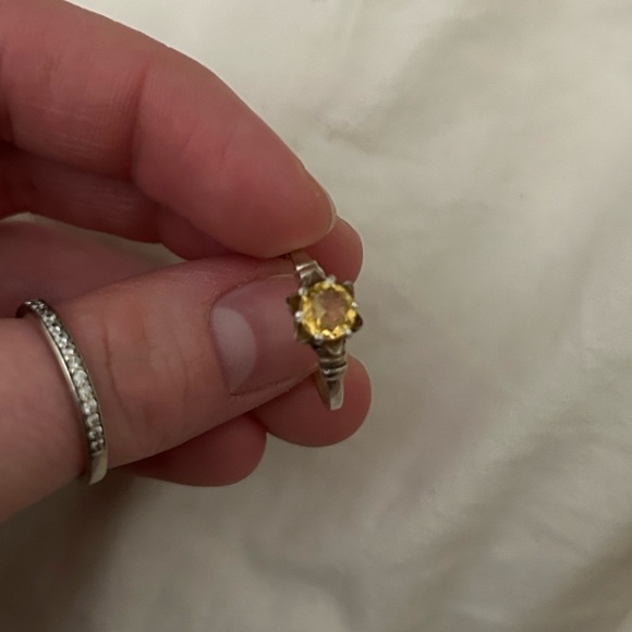 Beautiful Citrine Sterling Silver Ring - Picture 3 of 4